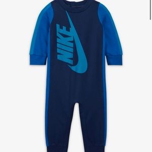 brand new NEWBORN NIKE outfit